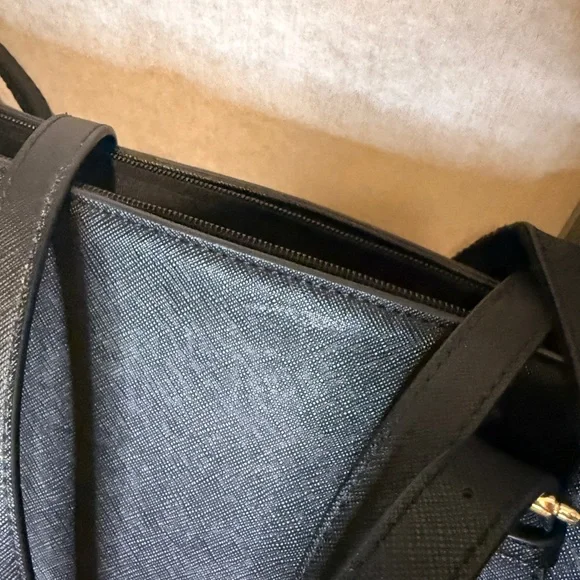 Elegant Black Laptop Tote - Picture 10 of 11
